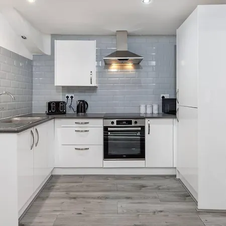 Luxury Mirror Party Pad With 4 Bedrooms! Liverpool Exterior photo