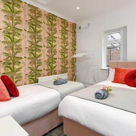 Luxury Mirror Party Pad With 4 Bedrooms! Liverpool Exterior photo